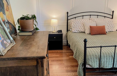 Manhattan House | Guest Rated: Pet Friendly Home Near Stadium with Backyard