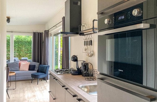 Heinkenszand House | Cozy 2 Bedroom Retreat in Heinkenszand with Pool & Spa