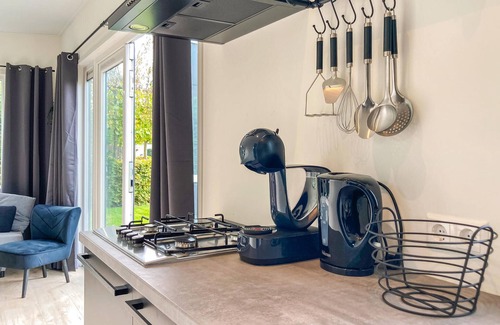 Heinkenszand House | Cozy 2 Bedroom Retreat in Heinkenszand with Pool & Spa