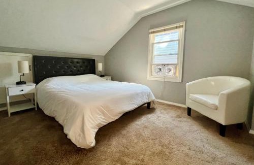 Royal Oak House | Cozy Pet-Friendly Home with Backyard in Royal Oak