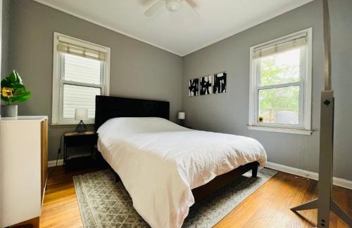 Royal Oak House | Cozy Pet-Friendly Home with Backyard in Royal Oak