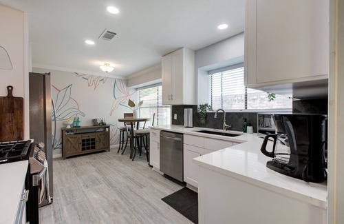 Block House Creek House | Ideal Pet-Friendly Home with Sauna & Ocean View for 10