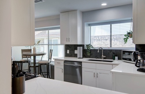 Block House Creek House | Ideal Pet-Friendly Home with Sauna & Ocean View for 10