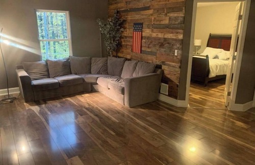 Erie House | Ideal Pet Friendly Retreat in Wooded Setting