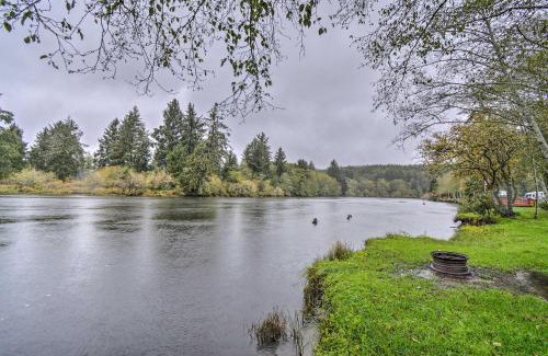 Aberdeen House | Dog-Friendly Hoquiam Cottage with River Access Awaits You