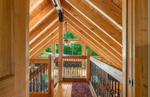 Unionville Cabin | Discover Southern Indiana at Lemon Ridge Lodge - Pet Friendly!