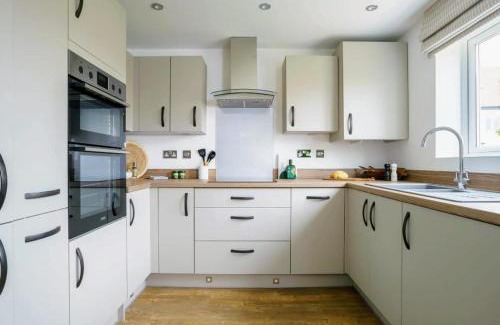 Twigworth House | Pet friendly house by KBS StayHub Short Lets & Serviced Accommodation Innsworth with parking