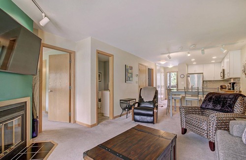 Mountain House Condo | Pet Friendly Keystone Hotel on River Trail - Walk to Events