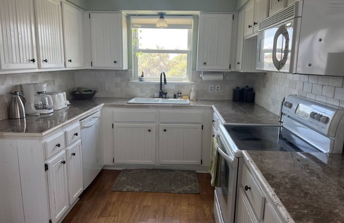 Pirates Beach House | Pet-Friendly Paradise at Pirates Beach with Oceanfront Views