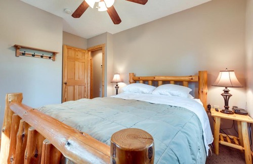Iron River House | Cozy Pet-Friendly Cabin in Iron River with Fire Pit