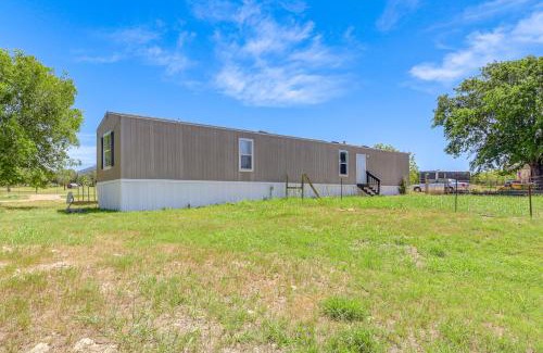 Kempner House | Pet-Friendly Kempner Escape Near Parks and Trails!