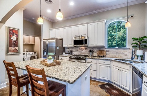 Lafayette House | Pet-Friendly Retreat with Jacuzzi and King Bed - 10/10 Rating