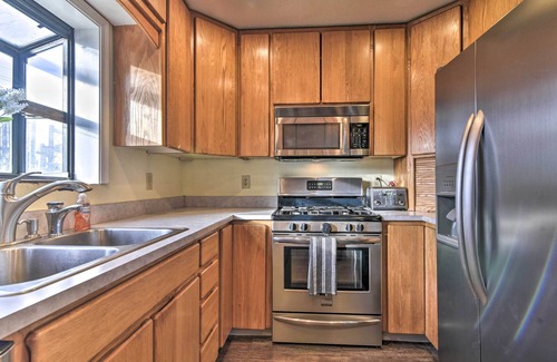 La Center House | Pet-Friendly Retreat in La Center: Close to Casinos & Amenities