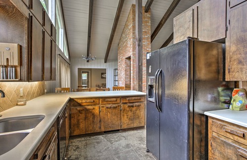 Athens House | Tranquil Lake Athens Home with Deck, Boat Dock & Spa