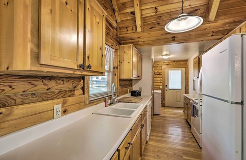 Lake Oconee Cabin | Pet-Friendly Cabin at Lake Oconee with Boat Dock & Views
