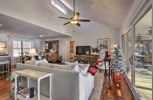 Eatonton House | Pet-Friendly Retreat on Lake Sinclair with Boat Dock