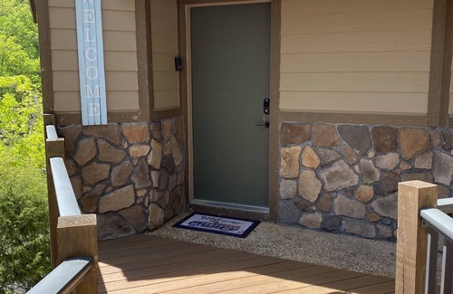 Osage Beach House | Discover a Pet-Friendly Lakefront Villa with Boat Slip