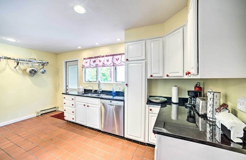 Latham House | Inviting Pet-Friendly Retreat Just 7 Miles from Albany!