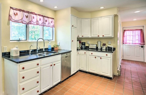 Latham House | Inviting Pet-Friendly Retreat Just 7 Miles from Albany!