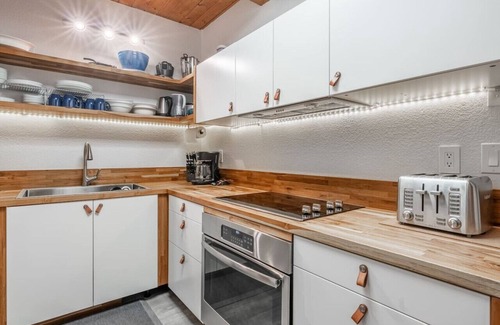 June Lake Condo | Pet-Friendly Retreat: Top-Rated Comfort and Convenience