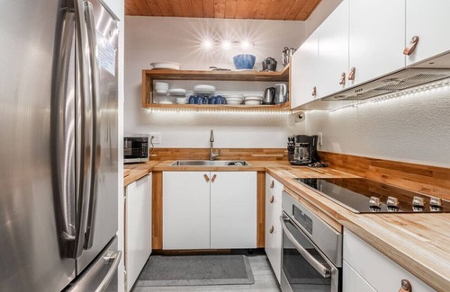 June Lake Condo | Pet-Friendly Retreat: Top-Rated Comfort and Convenience