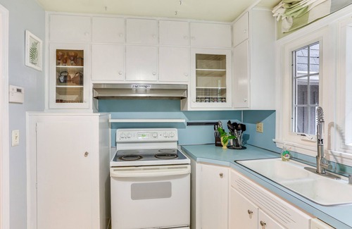 Buechel Cottage | Pet-Friendly Retreat in Louisville – Just 15 Miles to Fun