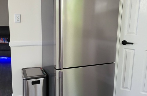 Ellen Grove House | Pet Friendly Ocean View Retreat with Spa and Kitchen Amenities