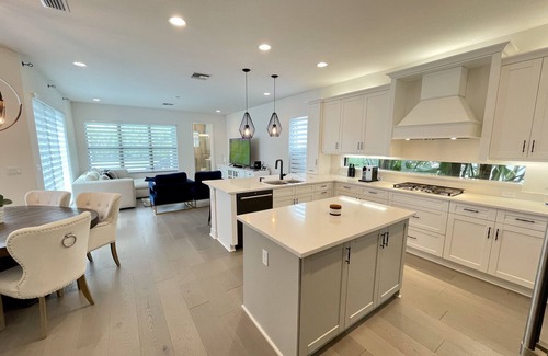 Naples House | Ideal Getaway Near Beaches, Dining, and Golf Courses