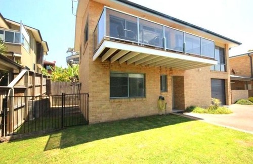 Black Head House | Pet-Friendly Haven with Ocean Views Just Steps from the Beach