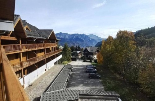 Les Bottieres House | Pet-Friendly Mountain Retreat with Pool & Sauna Access