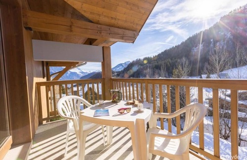 Les Bottieres House | Pet-Friendly Mountain Retreat with Pool & Sauna Access