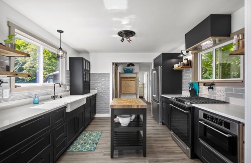 Lilliwaup House | Pet-Friendly Escape: Modern Lilliwaup Home with Ocean Views