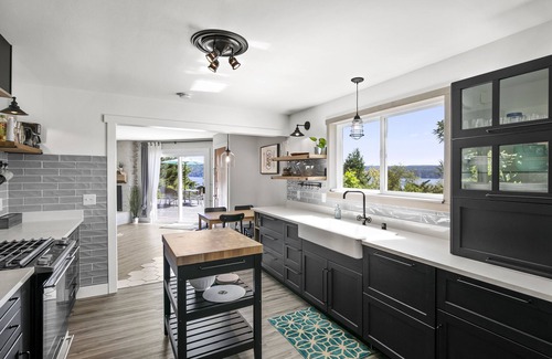 Lilliwaup House | Pet-Friendly Escape: Modern Lilliwaup Home with Ocean Views