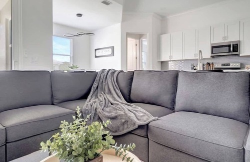 Osprey House | Pet-Friendly Modern Retreat Near Siesta Key