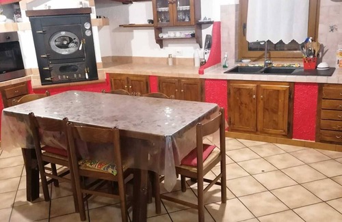 Mompantero Ski Chalet | Inviting Pet-Friendly Mountain Chalet with a Pool & Spa