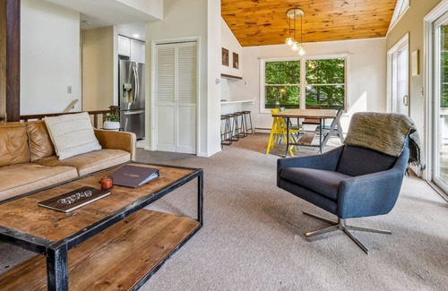 West Hartford House | Pet-Friendly Mountain Retreat with Top Amenities & 10/10 Rating