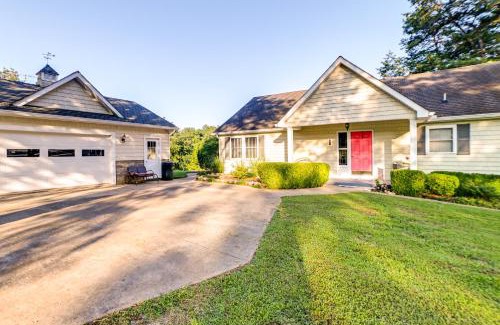 New Concord House | Explore a Pet-Friendly Vacation Rental by New Concord Lake