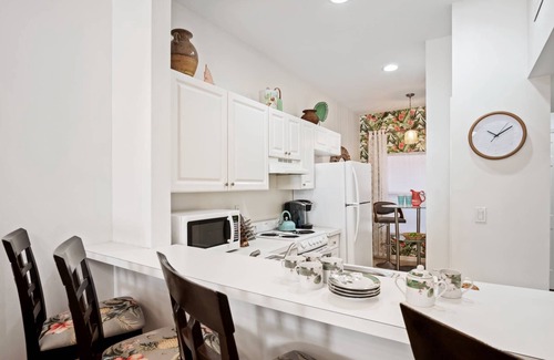 Marco Island Condo | Pet-Friendly Condo with Laundry, WiFi & Beach Gear
