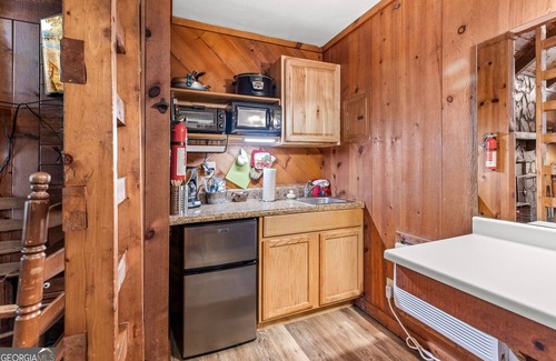 Sautee Nacoochee Cottage | Pet-Friendly Retreat with Private Hot Tub Near Downtown Helen