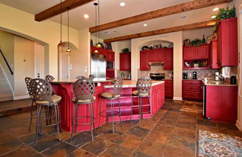 Spicewood House | Pet-Friendly Oasis in Gated Community