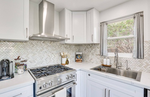 South Oceanside Cottage | Pet-Friendly Oceanside Retreat with Beach Access and Patio