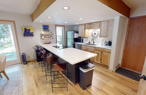 Frisco Condo | Pet Friendly Retreat by the River with Pool & Hot Tubs