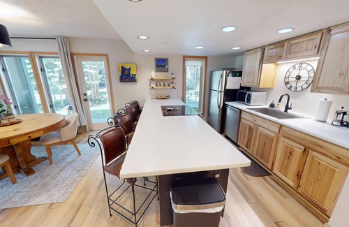 Frisco Condo | Pet Friendly Retreat by the River with Pool & Hot Tubs