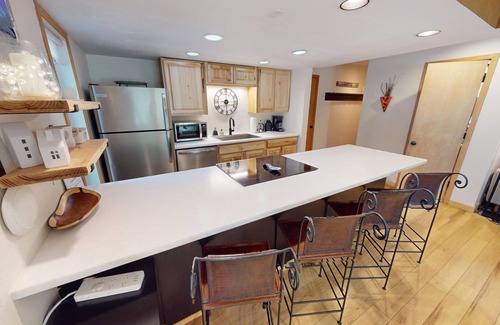 Frisco Condo | Pet Friendly Retreat by the River with Pool & Hot Tubs