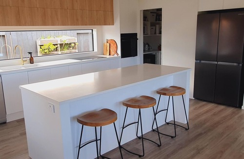 Papamoa Beach House | Pet-Friendly Papamoa Beach Home with Oceanfront Views