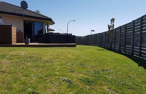 Papamoa Beach House | Pet-Friendly Papamoa Beach Home with Oceanfront Views