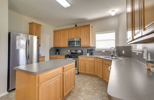 Pearland House | Ideal Pet-Friendly Home in Pearland with Yard Near Houston
