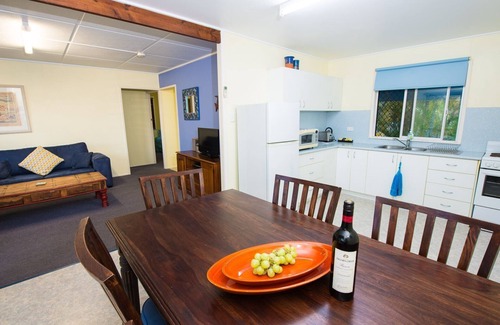 Pialba House | Pet-Friendly Pialba Beach House: Steps From the Ocean