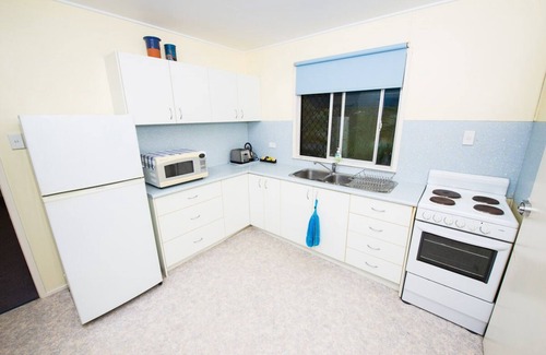 Pialba House | Pet-Friendly Pialba Beach House: Steps From the Ocean