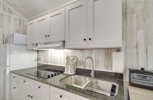 Picayune Cottage | Pet-friendly Picayune Tiny Home Near Space Center!
